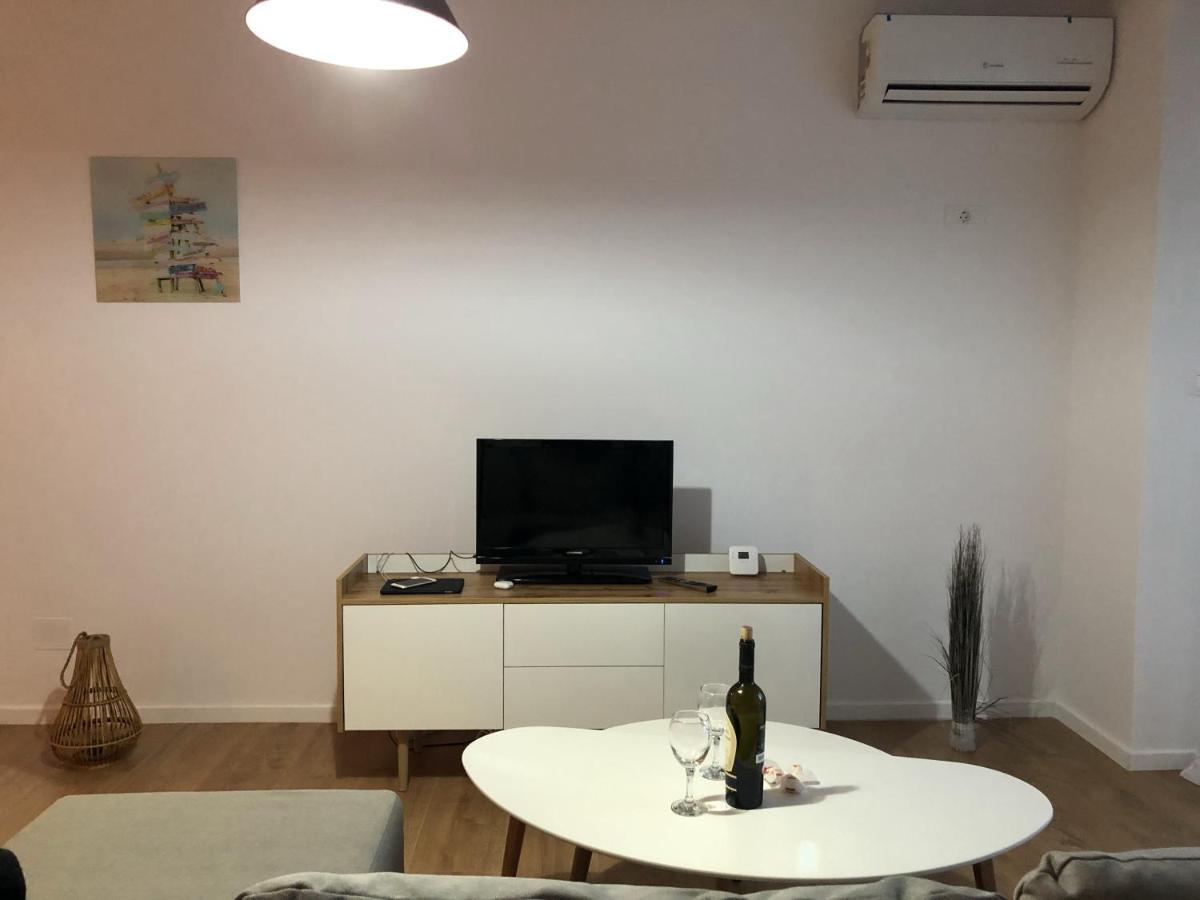 Chronos Apartment - Modern And Stylish Timisoara Bagian luar foto